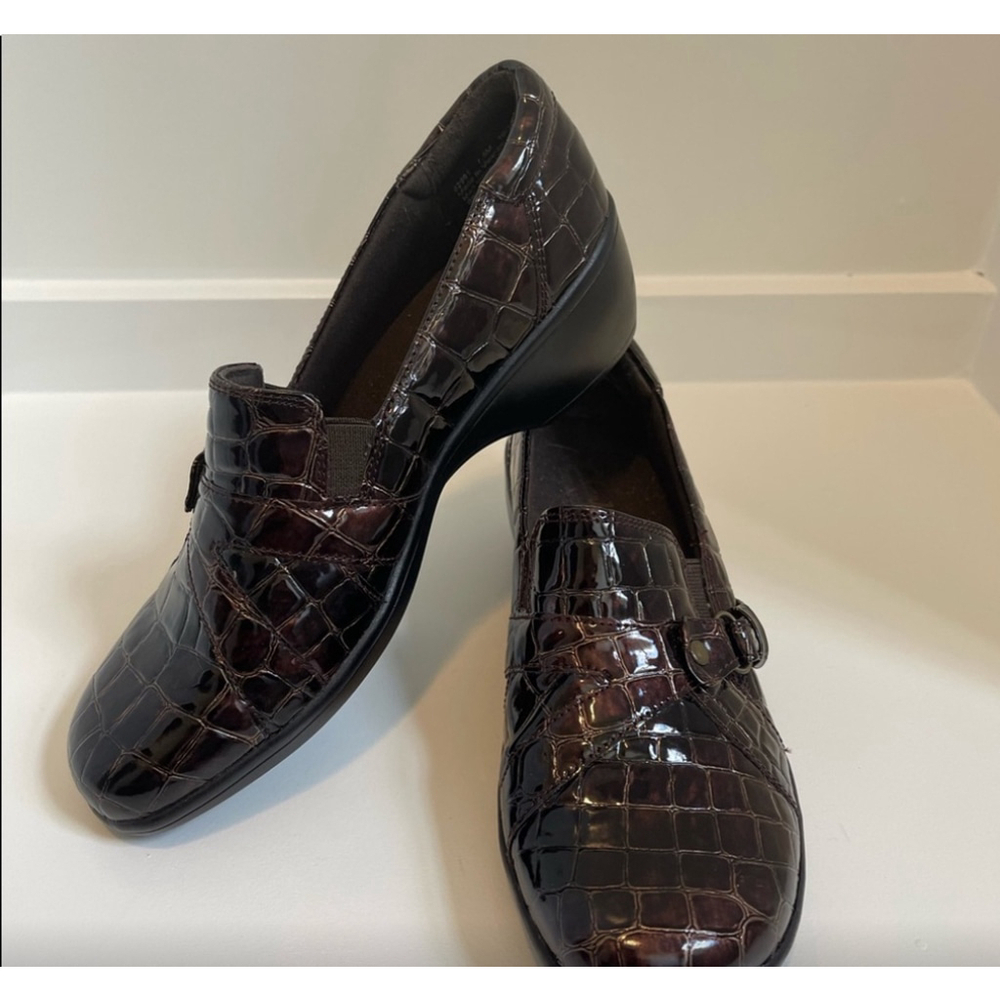 Clarks Size 7.5 Bendables Brown Croc Patent Leather Look Slip On Shoes